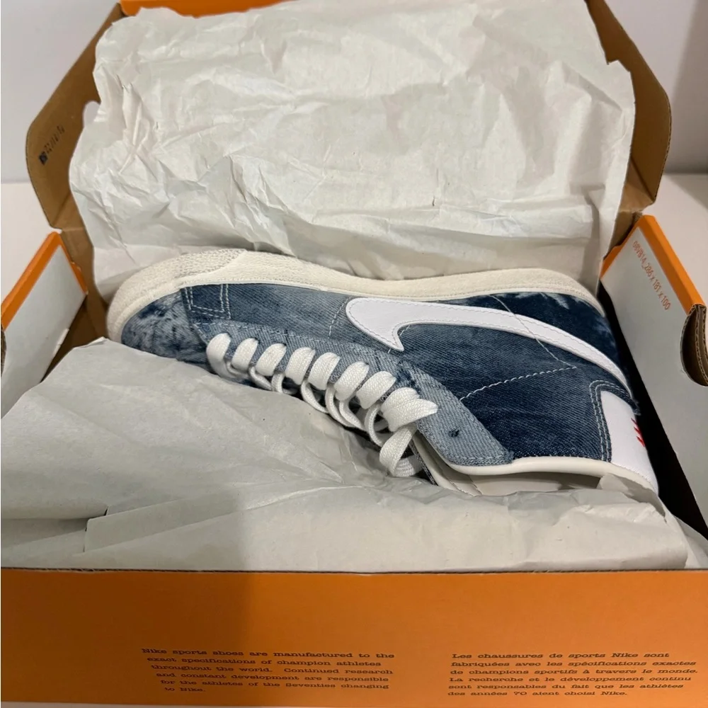 Women Size 6 // Nike High-Top Sneakers in Denim Tie-Dye - Picture 6 of 7